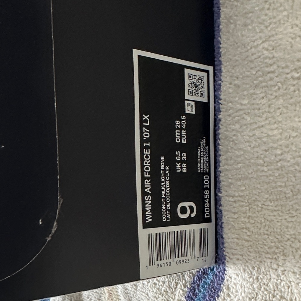 Nike Air Force 1 '07 LX in Black and White